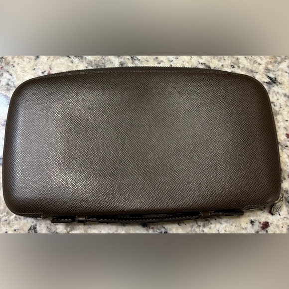 Louis Vuitton Dark Brown Taiga Leather Atoll Travel Case Wallet - EUC - Picture 3 of 16